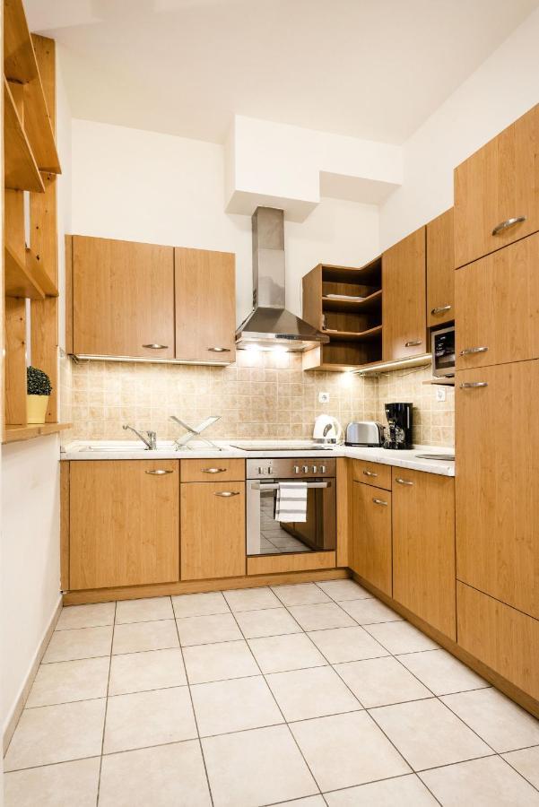 Downtown Charm With Balcony And Garden View Apartment บูดาเปสต์ ภายนอก รูปภาพ