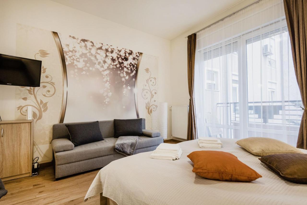 Downtown Charm With Balcony And Garden View Apartment บูดาเปสต์ ภายนอก รูปภาพ